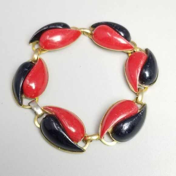 Vintage Red and Black Yin Yang Style Panel Bracelet, Plastic Cabochons Gold Tone - Picture 1 of 6